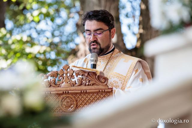 Sfânta Liturghie cu ocazia proclamării canonizării Sfintelor Cuvioase Nazaria, Olimpiada și Elisabeta (Safta) Brâncoveanu de la Văratec