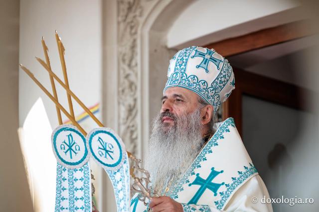 Sfânta Liturghie cu ocazia proclamării canonizării Sfintelor Cuvioase Nazaria, Olimpiada și Elisabeta (Safta) Brâncoveanu de la Văratec