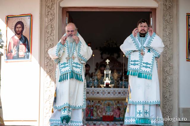 Sfânta Liturghie cu ocazia proclamării canonizării Sfintelor Cuvioase Nazaria, Olimpiada și Elisabeta (Safta) Brâncoveanu de la Văratec