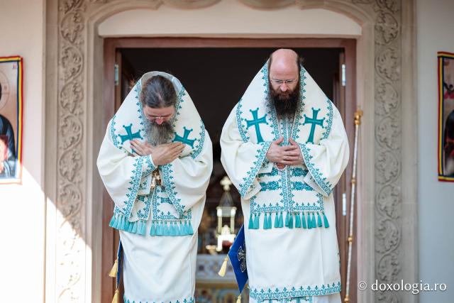 Sfânta Liturghie cu ocazia proclamării canonizării Sfintelor Cuvioase Nazaria, Olimpiada și Elisabeta (Safta) Brâncoveanu de la Văratec