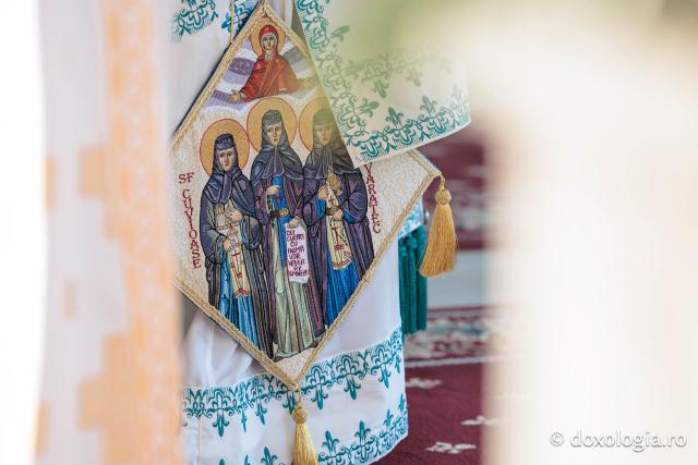 Sfânta Liturghie cu ocazia proclamării canonizării Sfintelor Cuvioase Nazaria, Olimpiada și Elisabeta (Safta) Brâncoveanu de la Văratec