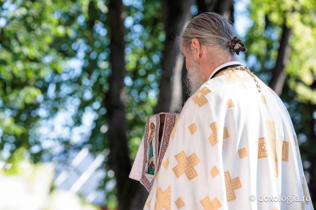 Sfânta Liturghie cu ocazia proclamării canonizării Sfintelor Cuvioase Nazaria, Olimpiada și Elisabeta (Safta) Brâncoveanu de la Văratec