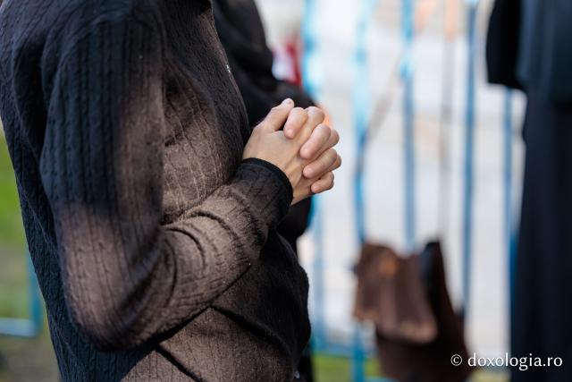 Credincioși uniți sub ocrotirea Cuvioase Nazaria, Olimpiada și Elisabeta (Safta) Brâncoveanu de la Văratec