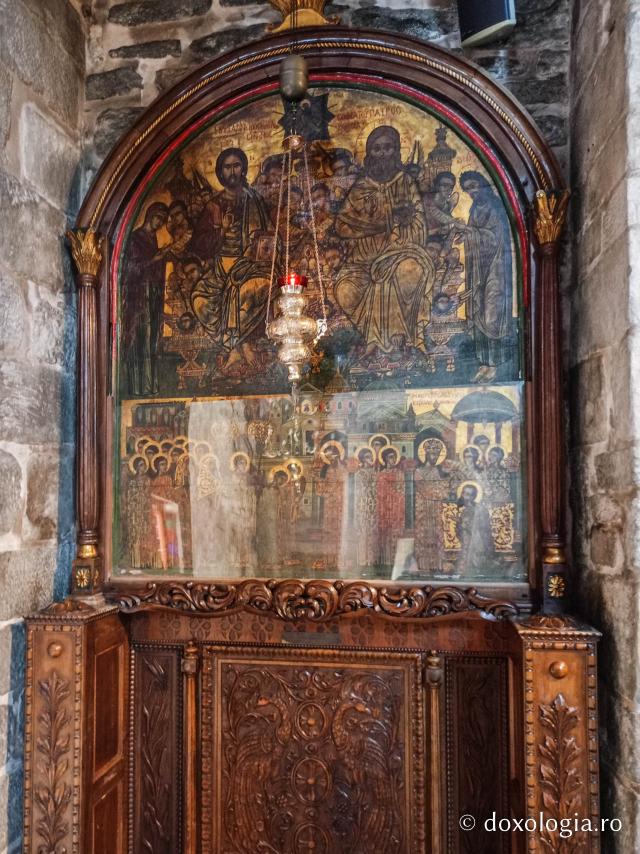 Pași de pelerin la Mănăstirea „Panaghia Ekatontapiliani” din Paros