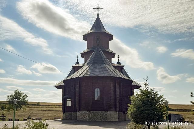 Schitul „Pogorârea Sfântului Duh" – Drăgești, Vaslui