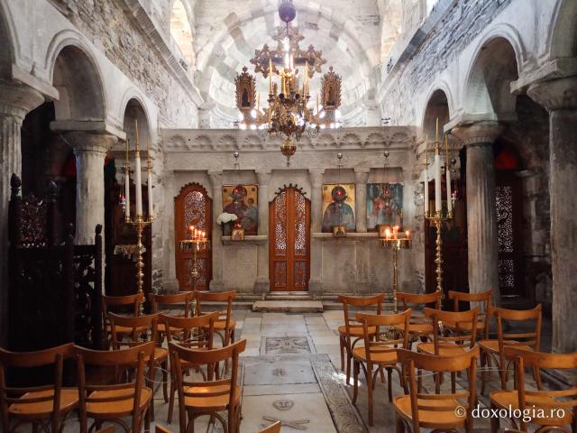 Pași de pelerin la Mănăstirea „Panaghia Ekatontapiliani” din Paros