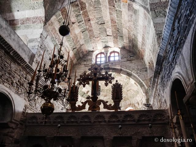 Pași de pelerin la Mănăstirea „Panaghia Ekatontapiliani” din Paros