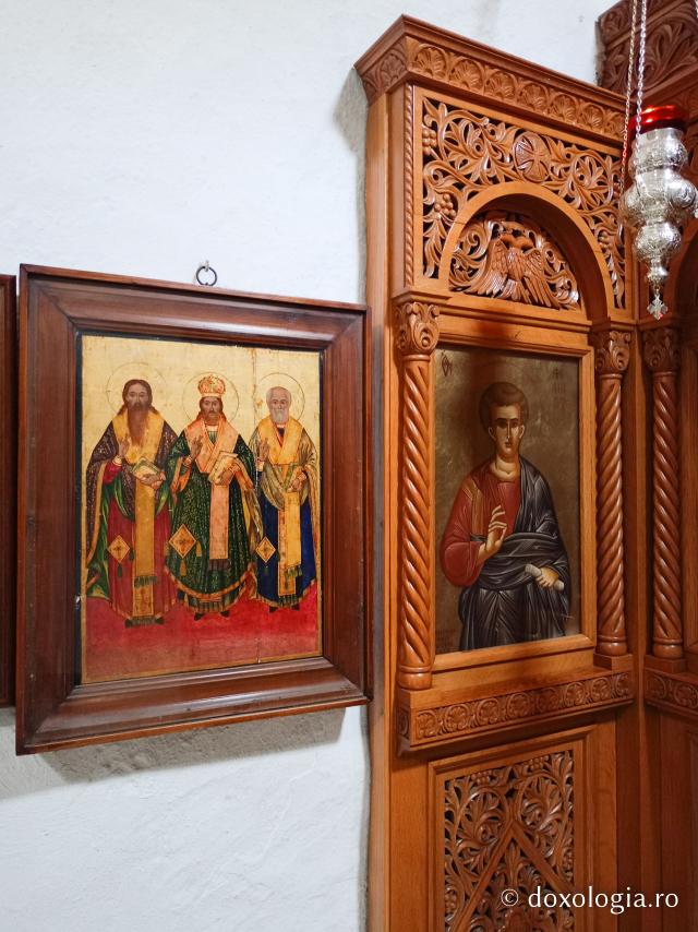Pași de pelerin la Mănăstirea „Panaghia Ekatontapiliani” din Paros