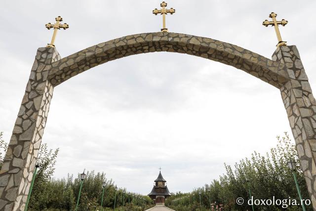 Schitul „Pogorârea Sfântului Duh" – Drăgești, Vaslui