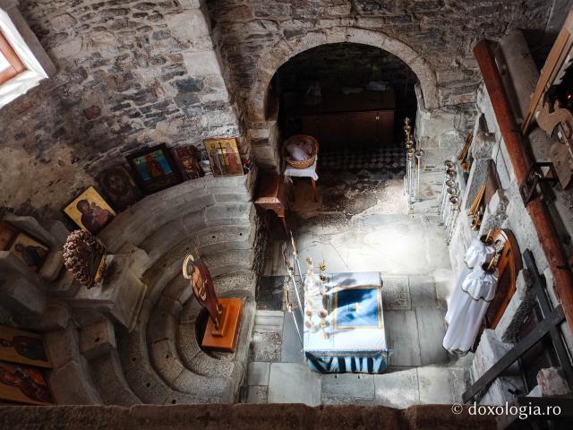 Pași de pelerin la Mănăstirea „Panaghia Ekatontapiliani” din Paros