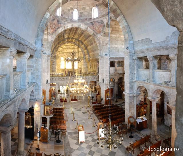 Pași de pelerin la Mănăstirea „Panaghia Ekatontapiliani” din Paros