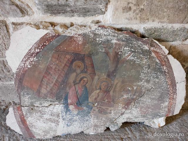 Pași de pelerin la Mănăstirea „Panaghia Ekatontapiliani” din Paros