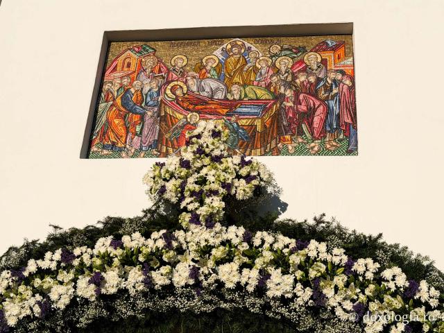 „Mutatu-te-ai la Viață” – praznicul Adormirii Maicii Domnului la Mănăstirea Văratec