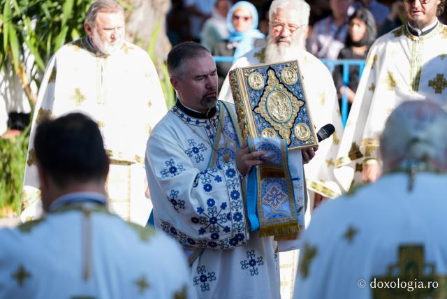 „Mutatu-te-ai la Viață” – praznicul Adormirii Maicii Domnului la Mănăstirea Văratec