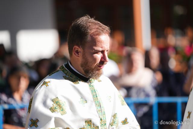 „Mutatu-te-ai la Viață” – praznicul Adormirii Maicii Domnului la Mănăstirea Văratec