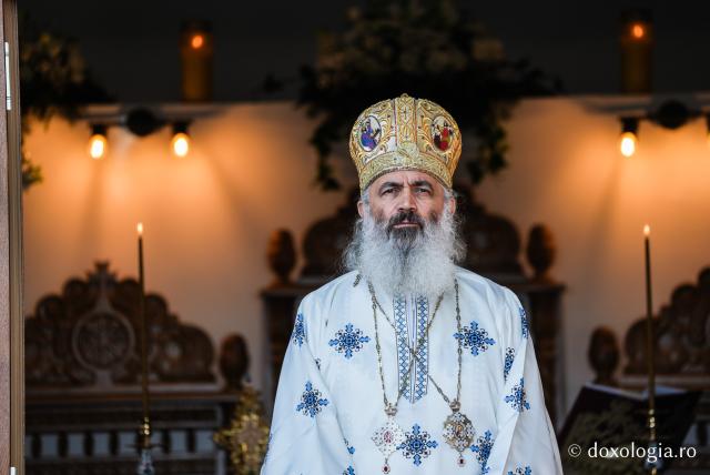 „Mutatu-te-ai la Viață” – praznicul Adormirii Maicii Domnului la Mănăstirea Văratec