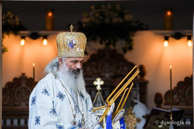 „Mutatu-te-ai la Viață” – praznicul Adormirii Maicii Domnului la Mănăstirea Văratec