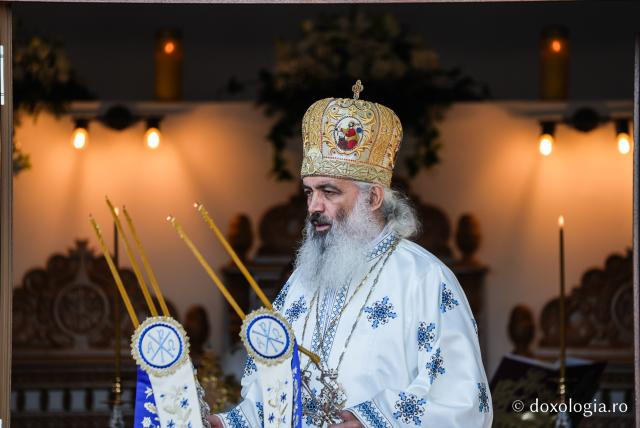 „Mutatu-te-ai la Viață” – praznicul Adormirii Maicii Domnului la Mănăstirea Văratec