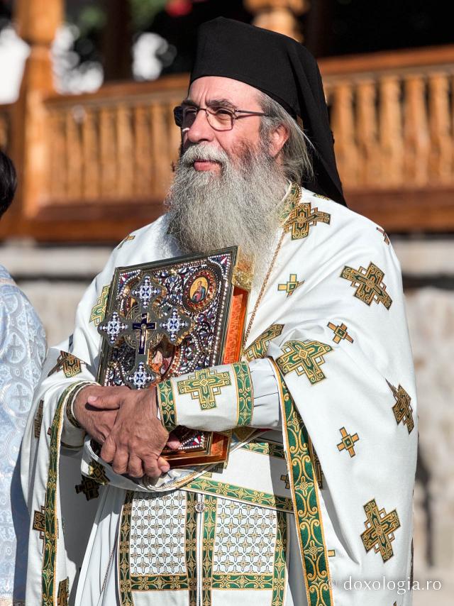 „Mutatu-te-ai la Viață” – praznicul Adormirii Maicii Domnului la Mănăstirea Văratec
