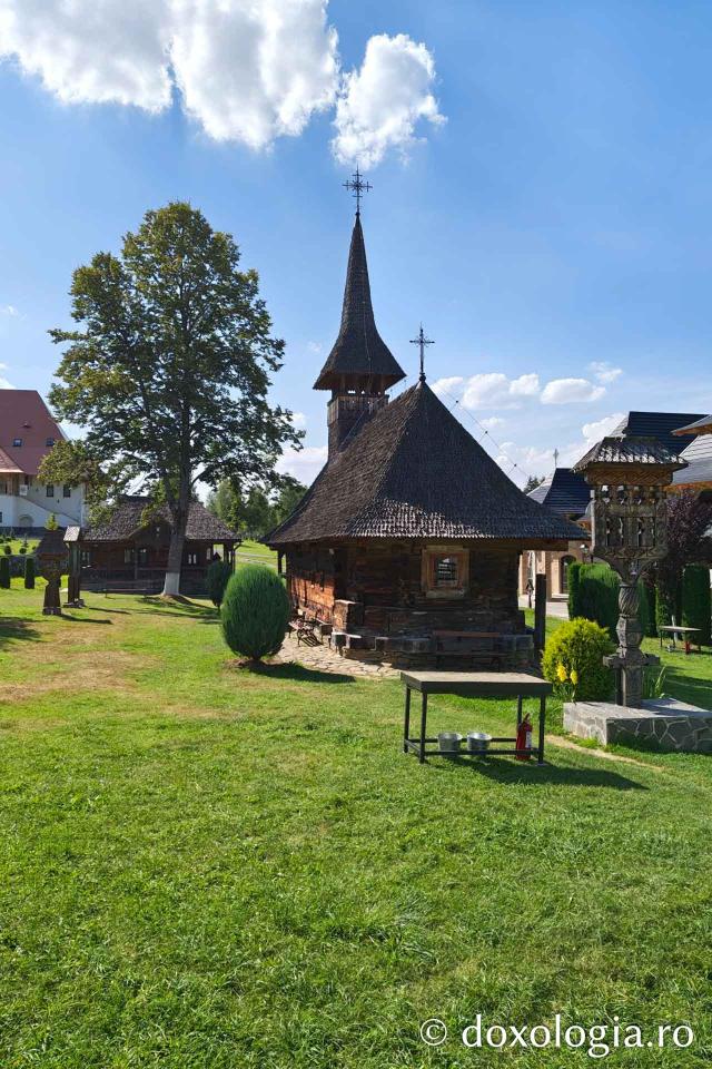 (Foto) „Vederi cu SENS”:  Credința surprinsă în vacanță – Ziua Mondială a Fotografiei 