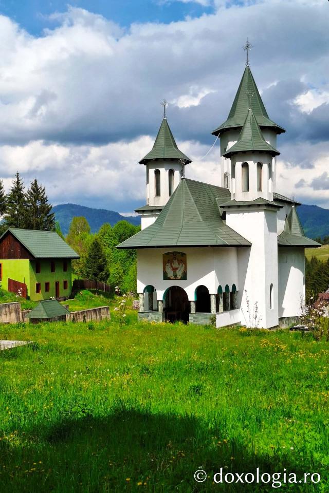 (Foto) „Vederi cu SENS”:  Credința surprinsă în vacanță – Ziua Mondială a Fotografiei 
