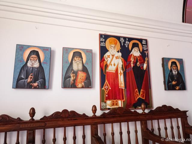 Închinare în Biserica „Sfântul Arsenie din Paros” – locul unde se află mormântului Cuviosului