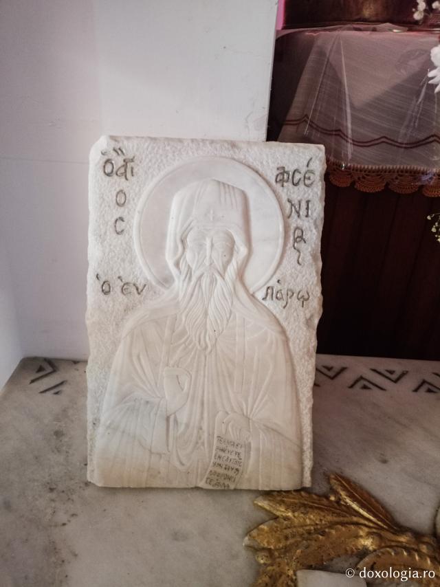 Închinare în Biserica „Sfântul Arsenie din Paros” – locul unde se află mormântului Cuviosului