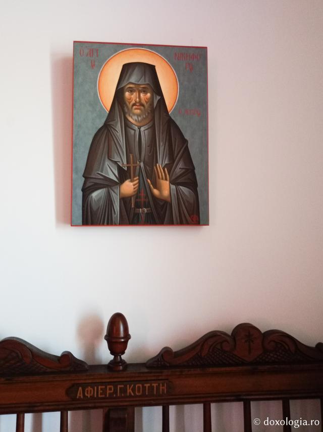 Sfântul Nichifor Leprosul - Închinare în Biserica „Sfântul Arsenie din Paros” – locul unde se află mormântului Cuviosului
