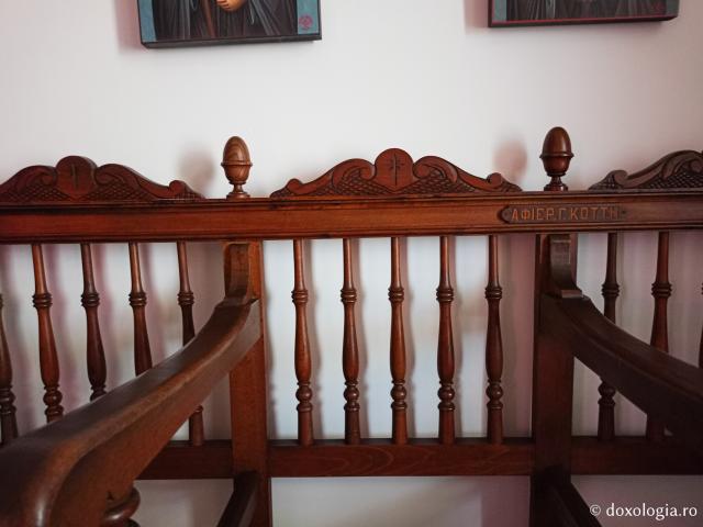 Închinare în Biserica „Sfântul Arsenie din Paros” – locul unde se află mormântului Cuviosului