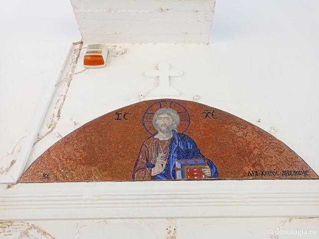 Închinare în Biserica „Sfântul Arsenie din Paros” – locul unde se află mormântului Cuviosului