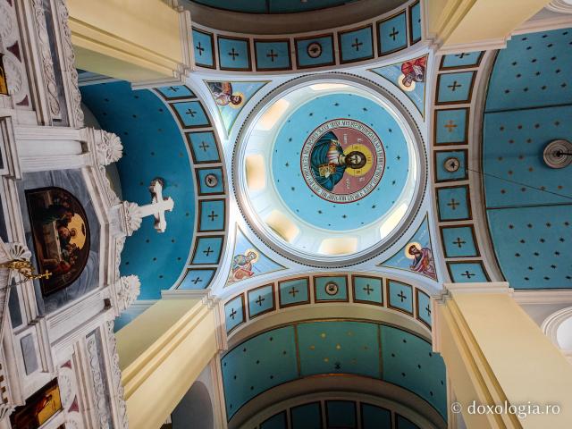 Pași de pelerin la Biserica „Panaghia Faneromeni” din Naousa, Insula Paros