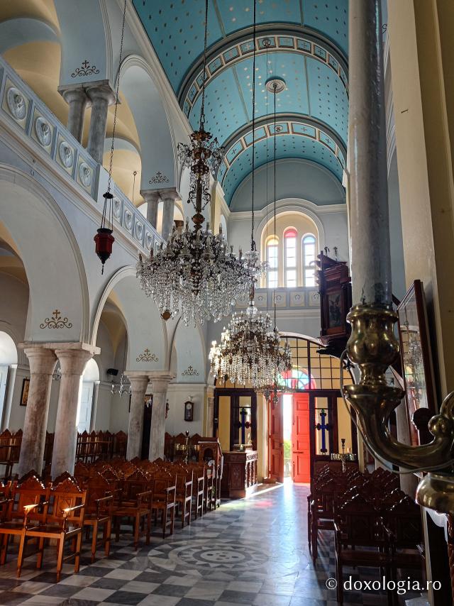Pași de pelerin la Biserica „Panaghia Faneromeni” din Naousa, Insula Paros
