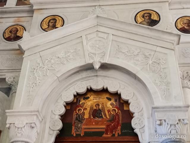 Pași de pelerin la Biserica „Panaghia Faneromeni” din Naousa, Insula Paros
