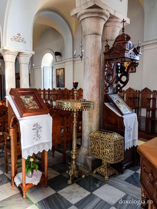 Pași de pelerin la Biserica „Panaghia Faneromeni” din Naousa, Insula Paros