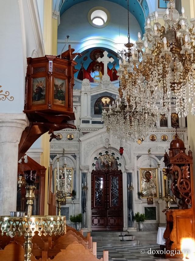 Pași de pelerin la Biserica „Panaghia Faneromeni” din Naousa, Insula Paros