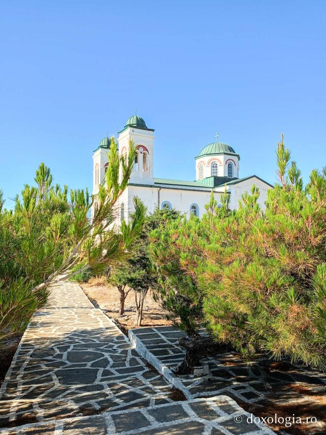 Pași de pelerin la Biserica „Panaghia Faneromeni” din Naousa, Insula Paros