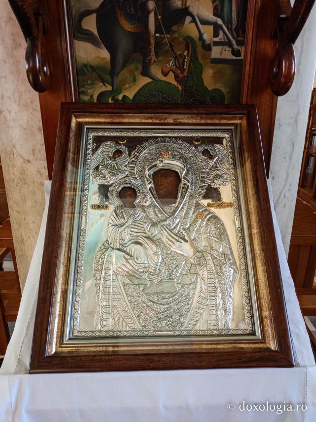 Pași de pelerin la Biserica „Panaghia Faneromeni” din Naousa, Insula Paros