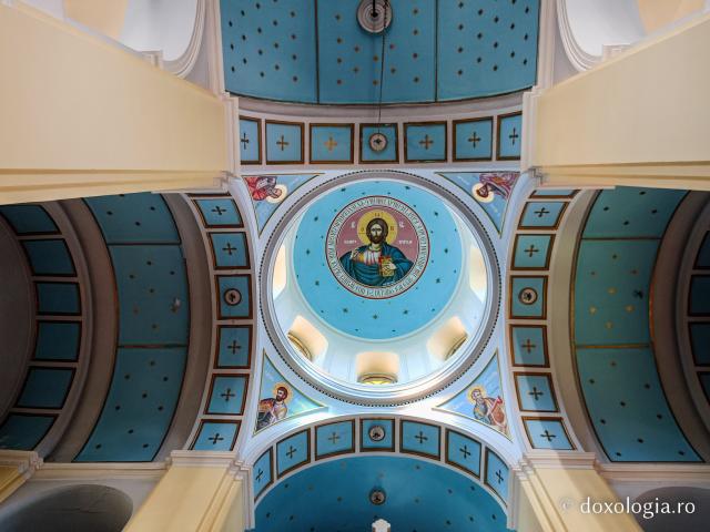 Pași de pelerin la Biserica „Panaghia Faneromeni” din Naousa, Insula Paros