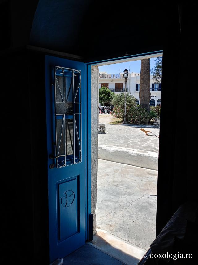 Pași de pelerin la Biserica „Sfântul Nicolae Thalassitis” din Paros, Grecia