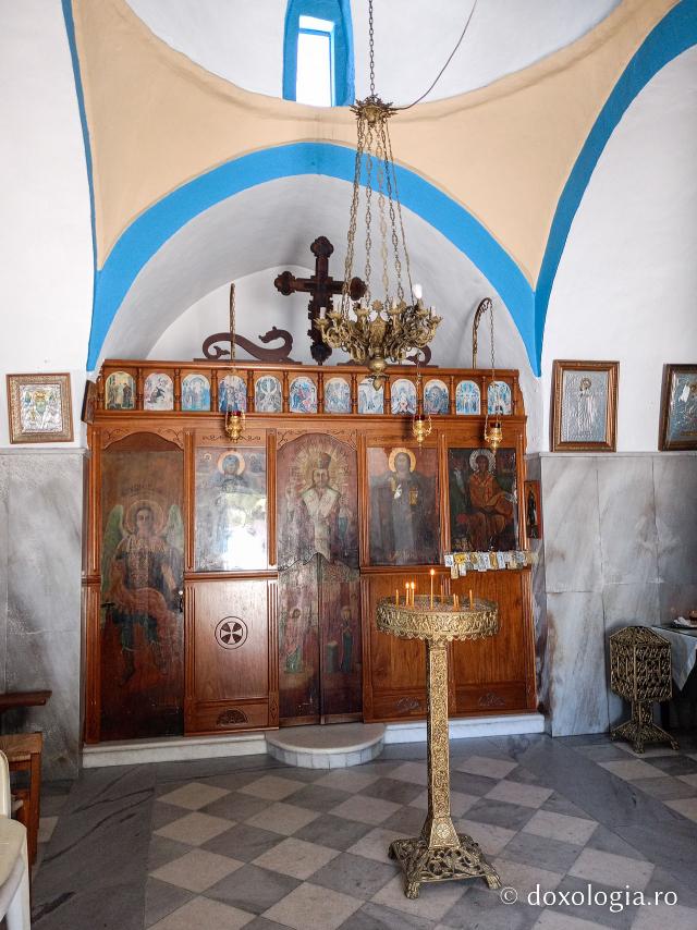 Pași de pelerin la Biserica „Sfântul Nicolae Thalassitis” din Paros, Grecia