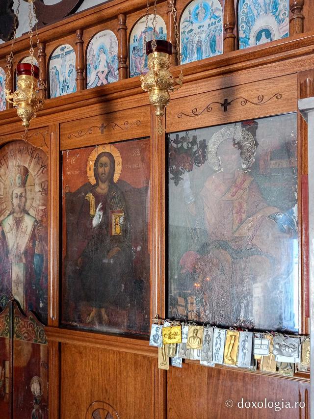 Pași de pelerin la Biserica „Sfântul Nicolae Thalassitis” din Paros, Grecia