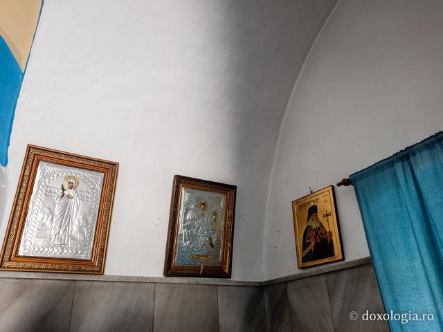 Pași de pelerin la Biserica „Sfântul Nicolae Thalassitis” din Paros, Grecia
