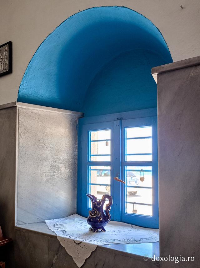 Pași de pelerin la Biserica „Sfântul Nicolae Thalassitis” din Paros, Grecia