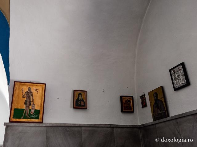 Pași de pelerin la Biserica „Sfântul Nicolae Thalassitis” din Paros, Grecia