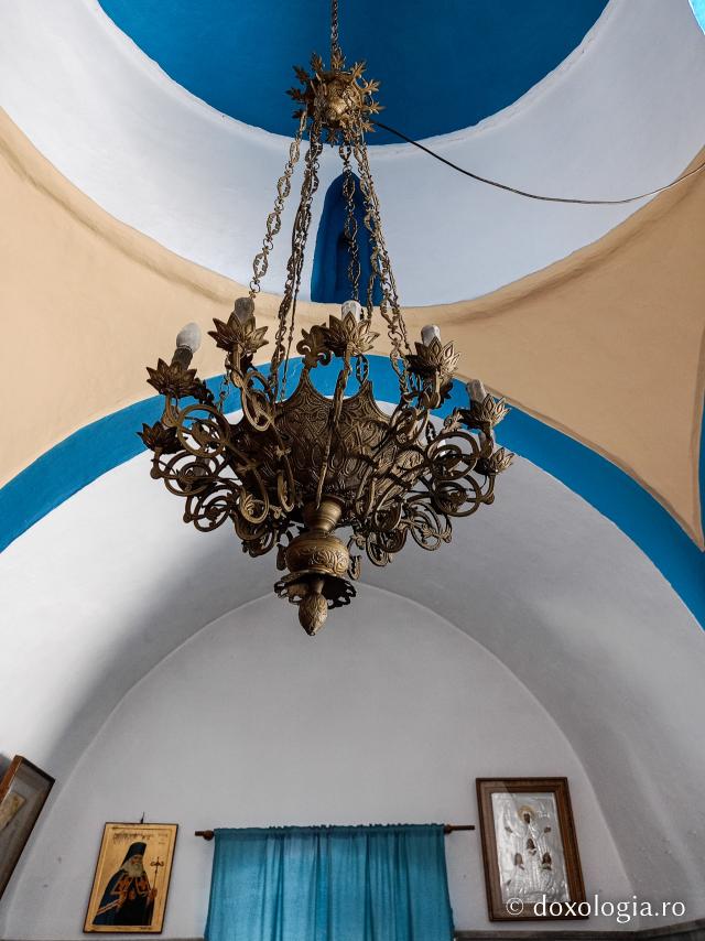 Pași de pelerin la Biserica „Sfântul Nicolae Thalassitis” din Paros, Grecia