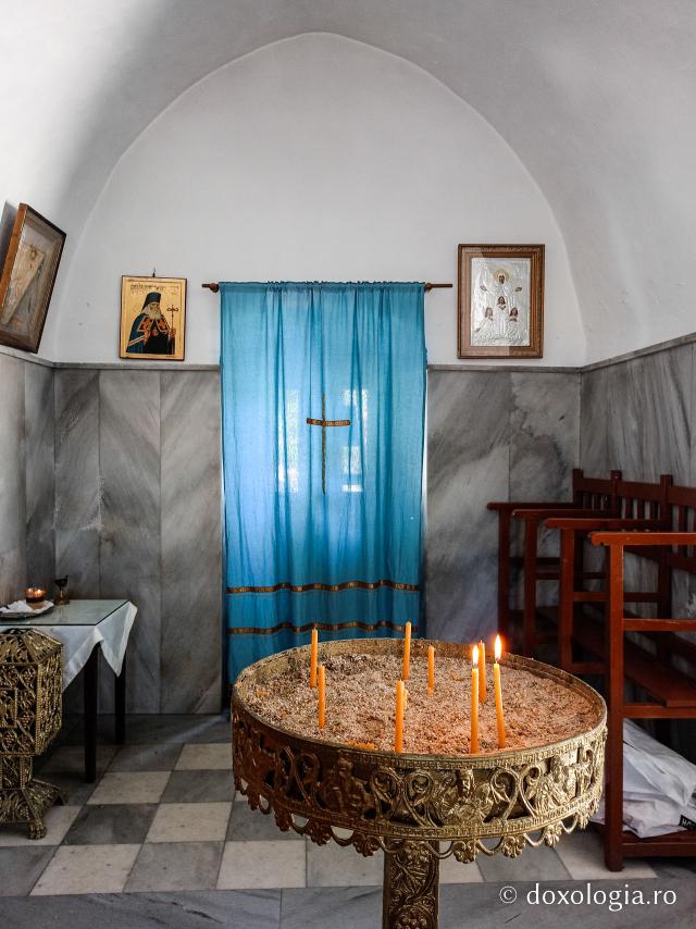 Pași de pelerin la Biserica „Sfântul Nicolae Thalassitis” din Paros, Grecia