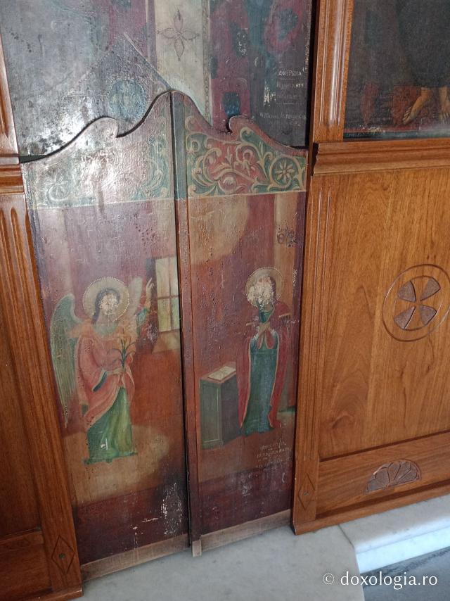 Pași de pelerin la Biserica „Sfântul Nicolae Thalassitis” din Paros, Grecia