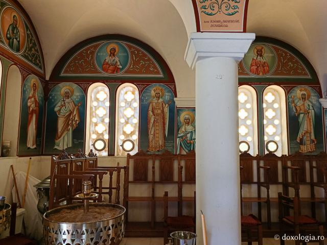 Pe urmele Sfântului Cuvios Arsenie din Paros, la Mănăstirea „Schimbarea la Față”