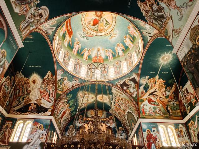 Pe urmele Sfântului Cuvios Arsenie din Paros, la Mănăstirea „Schimbarea la Față”