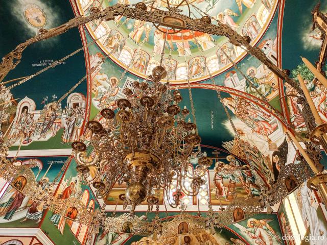 Pe urmele Sfântului Cuvios Arsenie din Paros, la Mănăstirea „Schimbarea la Față”